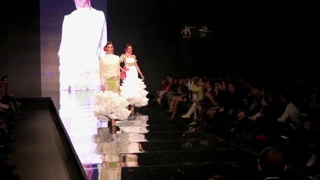 International Flamenco Fashion Salon (SIMOF) 2010 - Day One смотреть онлайн