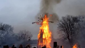 Как сжигали Масленицу [Масленица 2012]