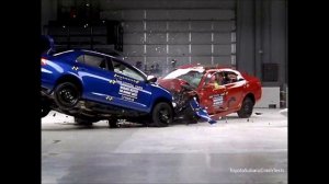 2007-2011 Toyota Camry Vs. 2007-2011 Toyota Yaris IIHS Moderate Overlap Crash Test