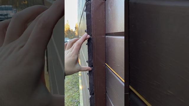 Забор из деревянного скошенного планкена (внутрь и наружу столба) смотреть онлайн