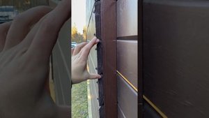 Забор из деревянного скошенного планкена (внутрь и наружу столба)