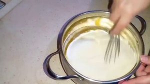 Пирог Манник с творогом и ягодами.