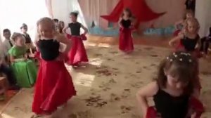 Испанский танец Выпускной в детском саду Низкое качество меньше