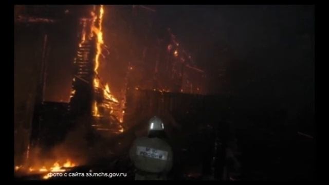 В Дмитриевской Слободе сгорел деревянный ангар с техникой
