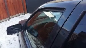 Сабвуфер разбил заднее стекло