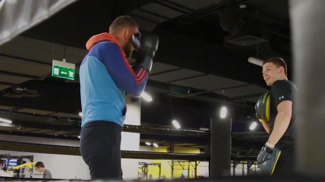 БОКСЁР притворяется НОВИЧКОМ в ЗАЛЕ #1 | ПРАНК НАД ТРЕНЕРОМ | PRANK MAN OVER COACH смотреть онлайн