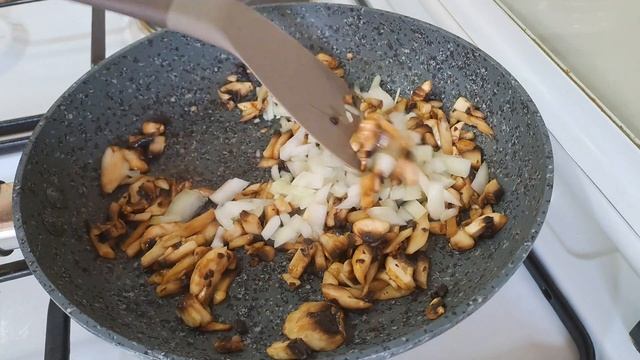 Запеченный фаршированный картофель с сыром и грибами. Вкусный ужин без мяса.