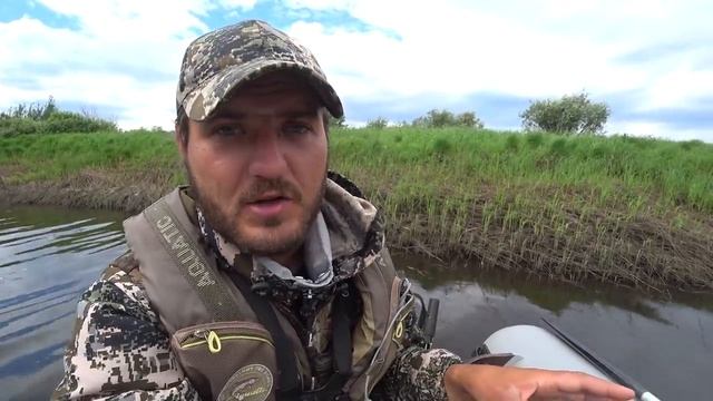 ЗАКИНУЛ ПРИМАНКУ В ТРАВУ И СРАЗУ ХВАТКА!! Рыбалка по высокой воде, охота за язями! Щука,окунь. смотреть онлайн