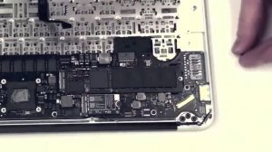 How to Remove the Macbook Air A1369 Logic Board