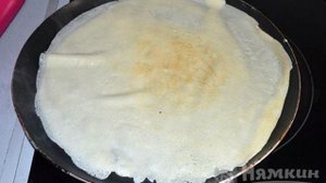 Роллы из блинов с начинкой из красной рыбы