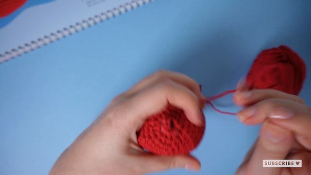 Crochet bullfinch bird tutorial - Amigurumi calendar 2023 смотреть онлайн