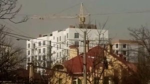 Ужас!! Падает от сильного ветра кран