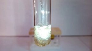 Реакция ТИОСУЛЬФАТА НАТРИЯ и КОНЦЕНТРИРОВАННОЙ СЕРНОЙ КИСЛОТЫ. Получение СЕРЫ. Опыты по химии.