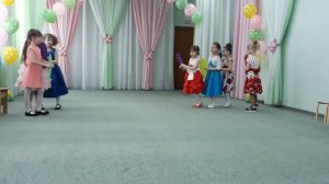 Танец "Цветик-семицветик" на 8 марта подг.гр.