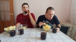 Заруба мощная. Съели много чипсов и выпили 2 литра колы за раз. Поедание еды на скорость ?