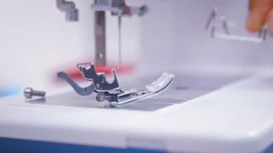 Как шить на швейных машинах Bernette b05 ACADEMY + CRAFTER  –  Снятие и установка защиты для пальце