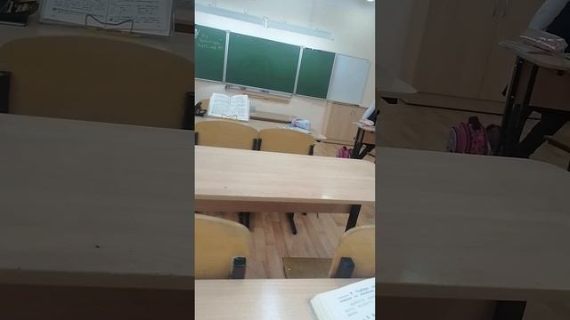 маймся фигнёй в школе кагда классная руководительница где то на празнике