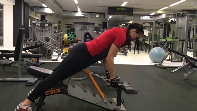 Разводки с гантелями , лёжа животом на наклонной лавке смотреть онлайн