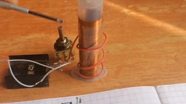 Как сделать катушку Тесла всего лишь на 4 деталек смотреть онлайн