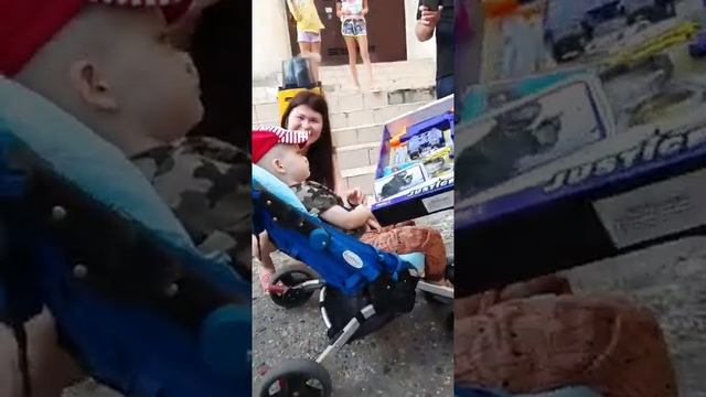 Сегодня мы смогли устроить не большой праздник для Владика . Очень жаль , это максимум . смотреть онлайн