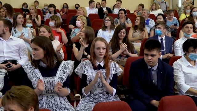 Школу с золотой медалью окончили 62 лобненских выпускника смотреть онлайн