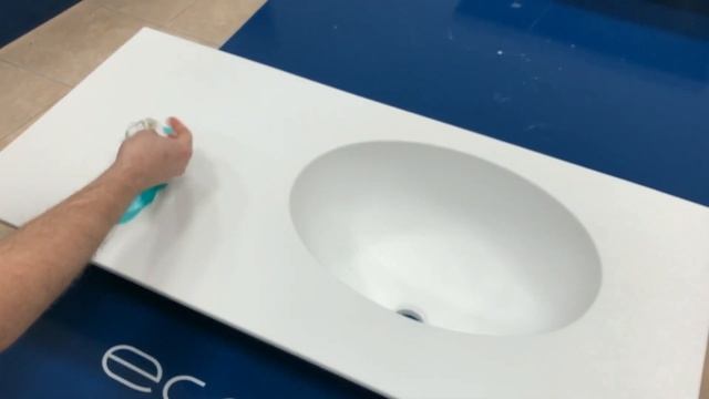 Стираем зеленку с матового умывальника ESSE смотреть онлайн