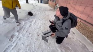 Лусик разбил айпад вели ?