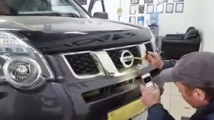 Как снаружи открыть капот на Ниссан