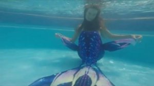 Плавание в хвосте русалки с огромной мягкой моноластой. Китай.