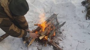 КАК РАЗЖЕЧЬ КОСТЕР В ЗИМНЕМ ЛЕСУ | ОХОТНИЧИЙ КОСТЕР ИЗ ШЕСТИ БРЕВЕН | ЛЕСНОЙ ШАШЛЫК
