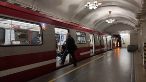 Поезд метро 81-722.1/723.1/724.1 "Юбилейный" ОЭВРЗ на станции Пушкинская КВЛ. С-Пб метрополитен.