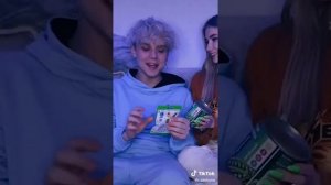 Саша Айс и Ваня Дмитриенко дарят друг другу подарки !!! | ТРЕНДЫ ТИК ТОК