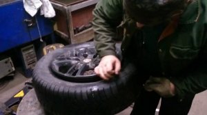 Редкий случай при ремонте бескамерной шины