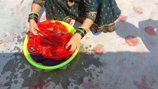 सिल्क साड़ी को घर में धोने का आसन तरीका || Best Way To Clean Silk Saree At Home || How To Laundry