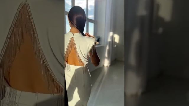 Стильное модное платье с открытой спиной? смотреть онлайн