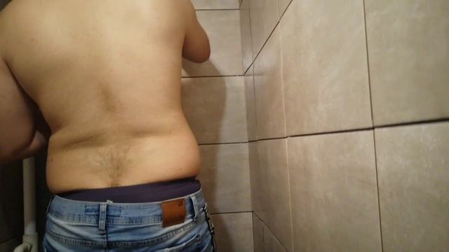 Ремонт в туалете, ч.8 затираем швы между плитками, натяжной потолок. смотреть онлайн