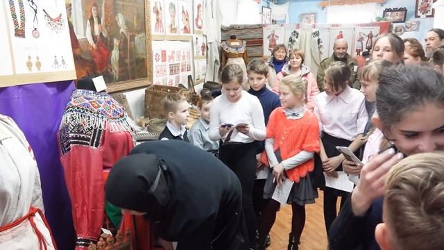 Экскурсия инокини Марии по выставке русского костюма и быта в п. Ольга смотреть онлайн