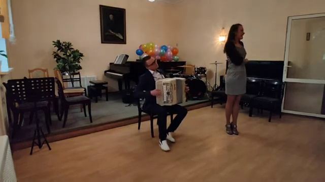 Обработка Савицкого Е.С. "Колхозная" из репертуара "Белый день" Солистка Савицкая В.А. смотреть онлайн