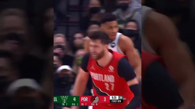 Nurkic attack on Giannis! 💥