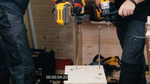 Аккумуляторная ударная дрель-шуруповерт DEWALT DCD996 vs DEWALT DCD999.