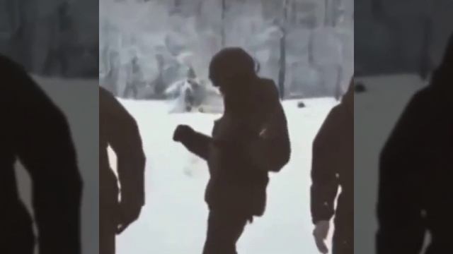 Танцы военных под TOKA TOKA TOKA