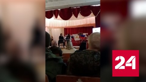 Кадры удара HIMARS по театру в ДНР - Россия 24