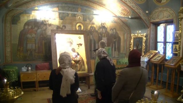 Молебен с акафистом Божией Матери перед иконой ее, именуемой "Страстная" смотреть онлайн