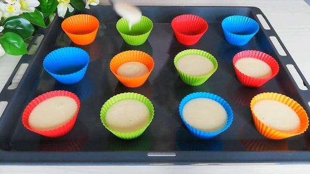 Просто фантастика! Бесподобное лакомство из рисовой муки. Домашние кексы с клубникой. смотреть онлайн