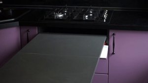 Встраиваемый выдвижной обеденный стол на кухне