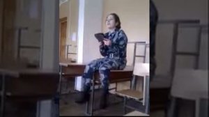 Милая курсантка с очень красивым голосом поёт шёл казак на побывку домой