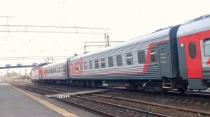 Электровоз ЭП20-053 с фирменным поездом № 101 Адлер — Москва на станции Богоявленск