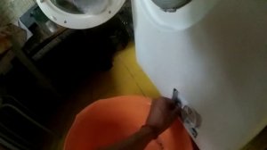 Что делать если стиральная машинка не сливает воду? чистим машинку?