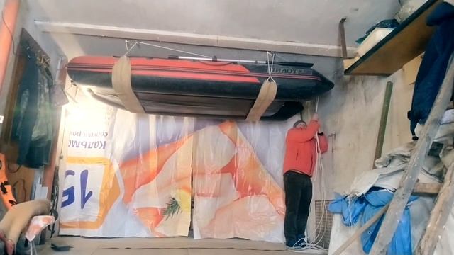 Хранение лодки в гараже. Крепление лодки ПВХ под потолком смотреть онлайн