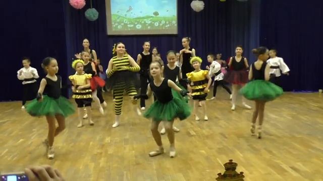 Фрагмент из балета "Муха-Цокотуха" - Финал смотреть онлайн